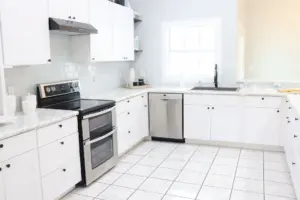 how much does it cost to paint kitchen cabinets