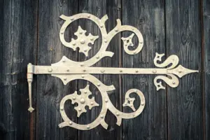 how to fix a squeaky door